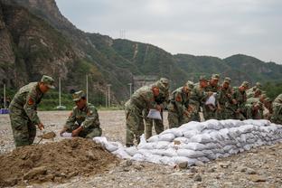 荷兰新一期名单：范迪克、德里赫特、维纳尔杜姆在列，德容缺席